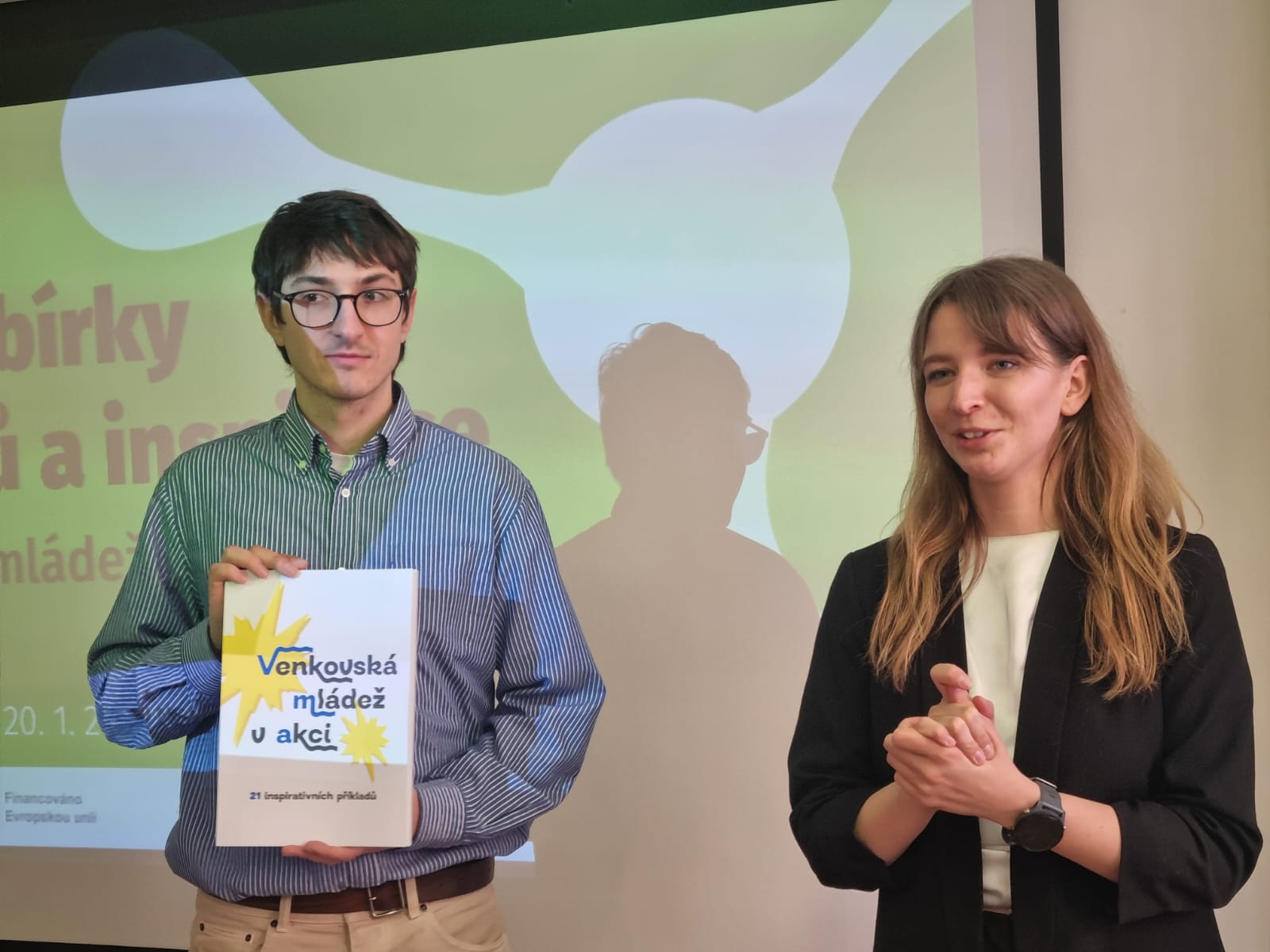 ⭐️Venkovská mládež v akci - publikace pokřtěna! 🍾 

Rádi byste ve své obci dostali do dění mladé oby